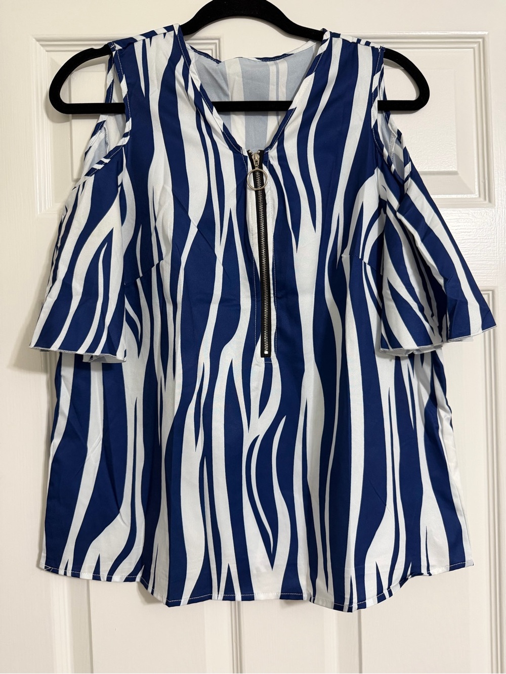 Women’s Blue & White Cold-Shoulder Zip-Front Top